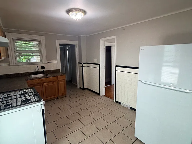37 Arthur St — Photo 4