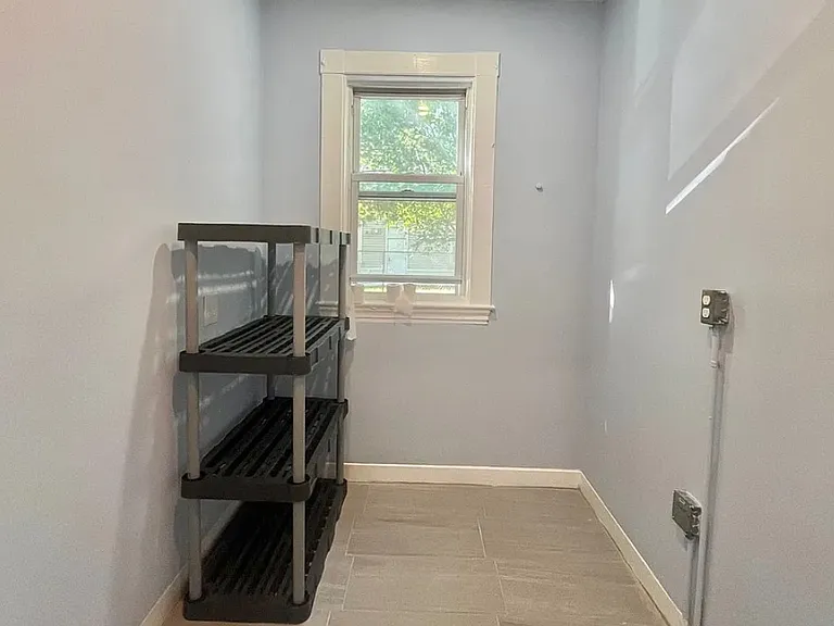 300 Summit Ave — Photo 5
