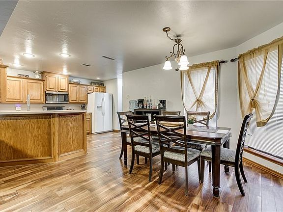 5th image of 1212 SW 118th Pl