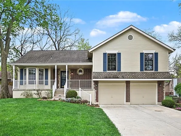 1607 SE Boone Trl, Lees Summit, MO 64063