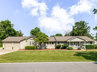 2944 S Crestwood Dr, Decatur, IL 62521