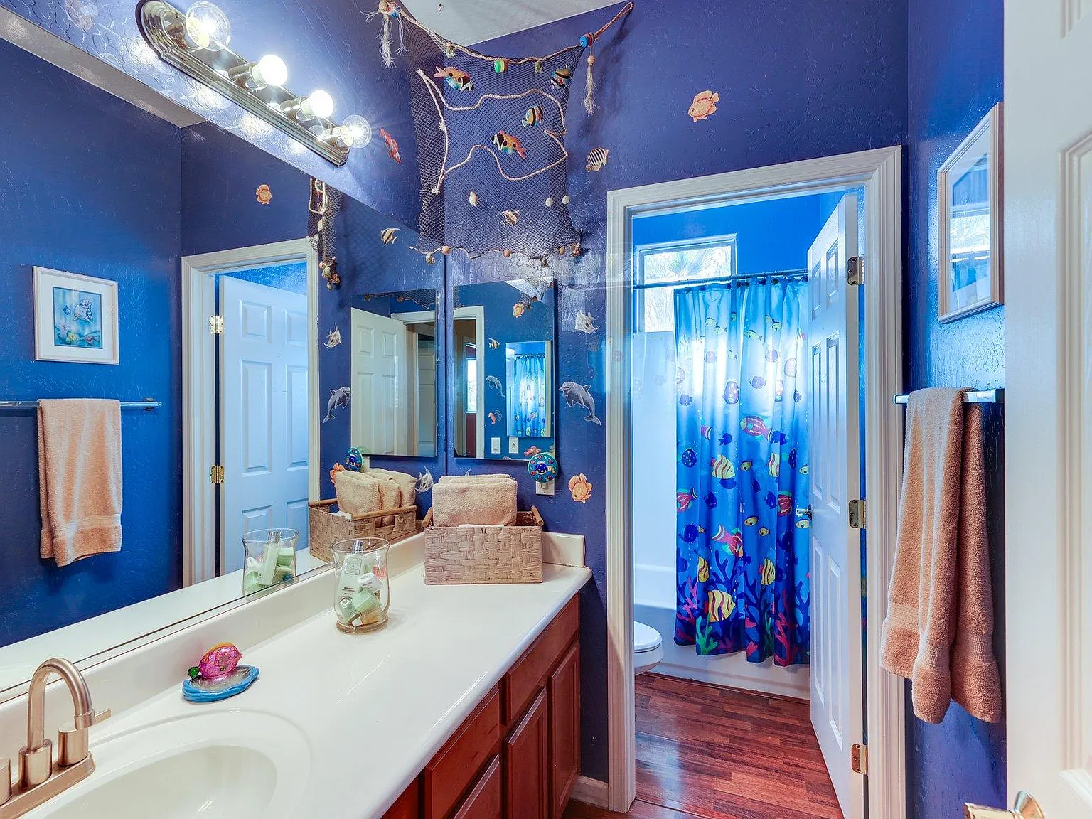 4 bed, 4.0 bath, 4700 sqft, $1,083 — Photo 3
