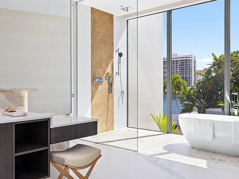 503 Palm Dr — Photo 43