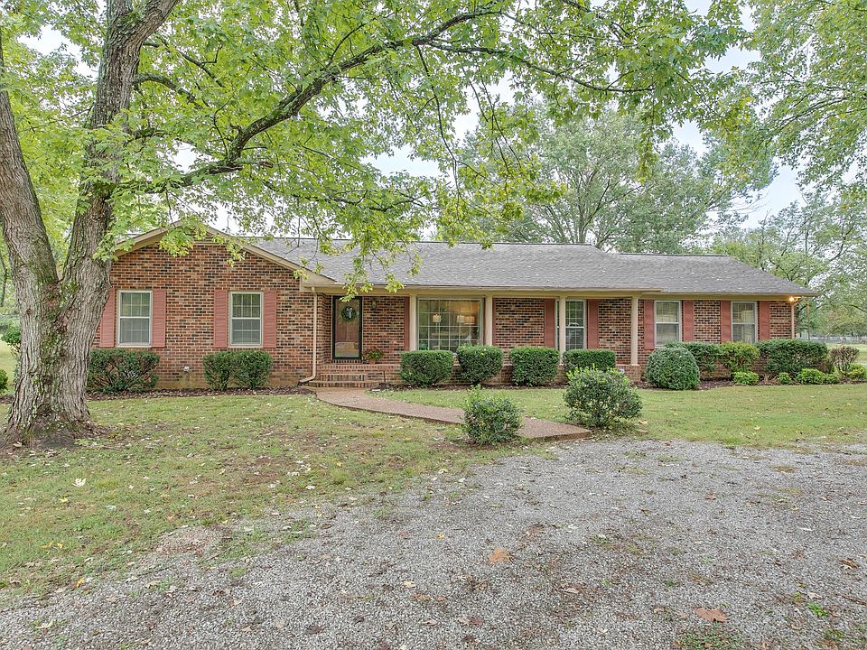 1st image of 3684 Sanford Dr