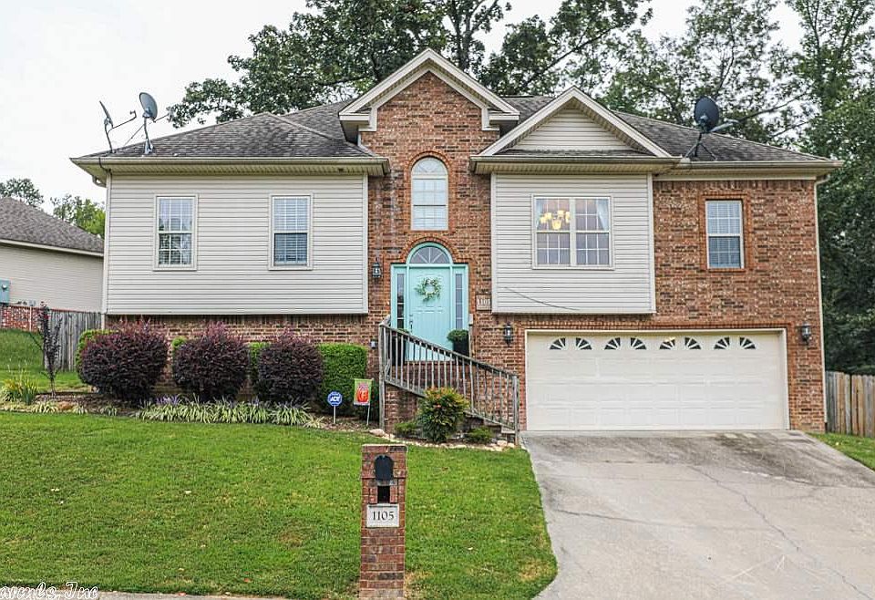 1st image of 1105 English Oak Dr