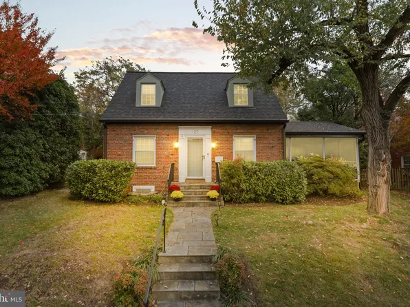 127 Moncure Dr, Alexandria, VA 22314