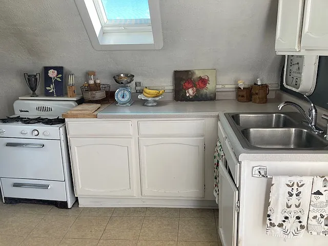 2450 Girard Ave S — Photo 7
