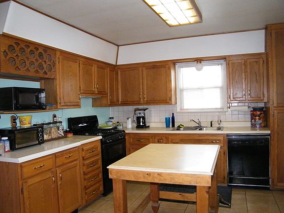 3rd image of 1105 Avenue I