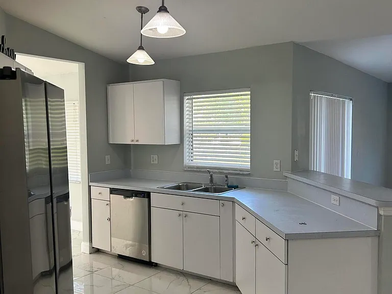 1492 Glencove Ave NW — Photo 8