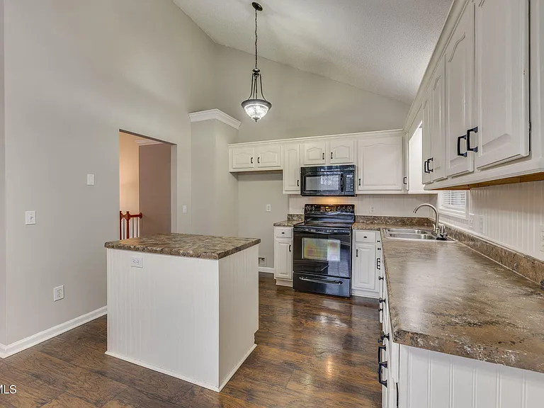 3817 Rockford St — Photo 11