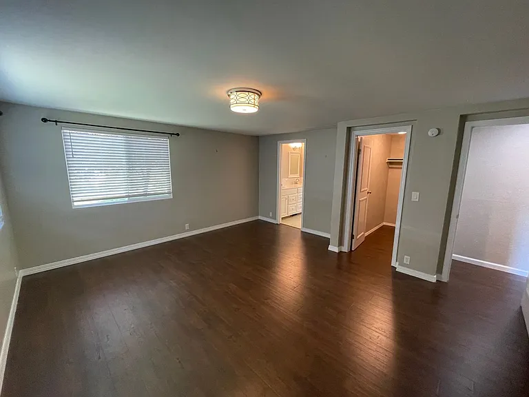 4113 Kingsway — Photo 24