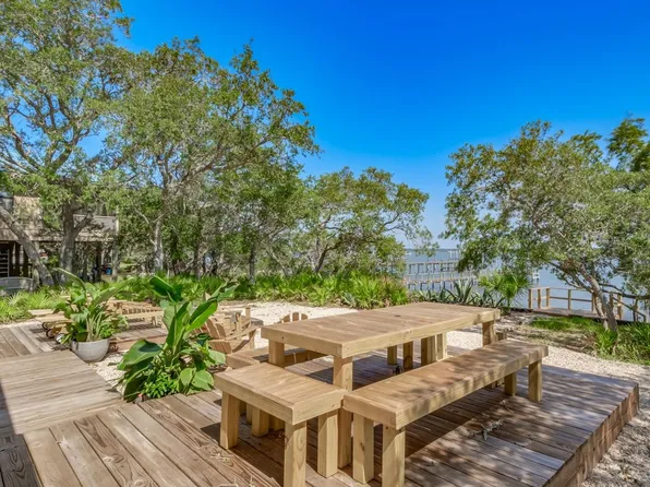 207 Harbor Cir, Panacea, FL 32346