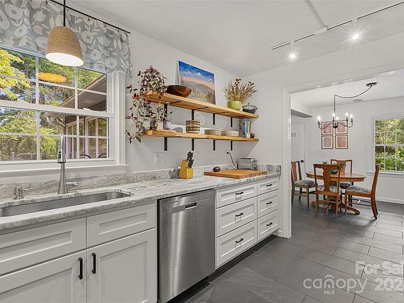 5th image of 901 Thornton Pl