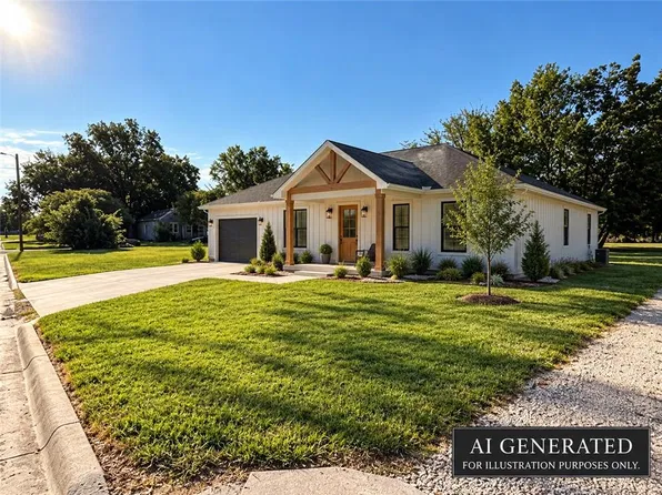402 S 4th St, Iola, KS 66749