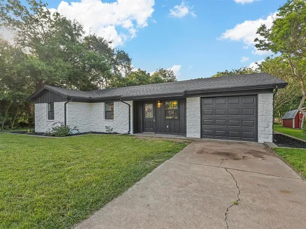 201 W Moore St, Granbury, TX 76048