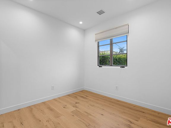 3rd image of 1062 1/2 S Alfred St #1062