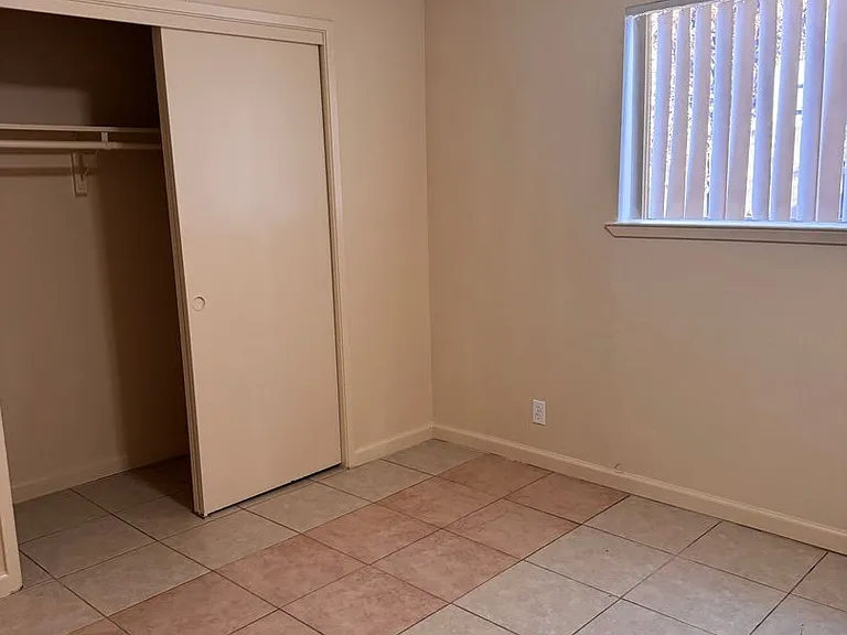 1115 W Simpson Ave — Photo 20