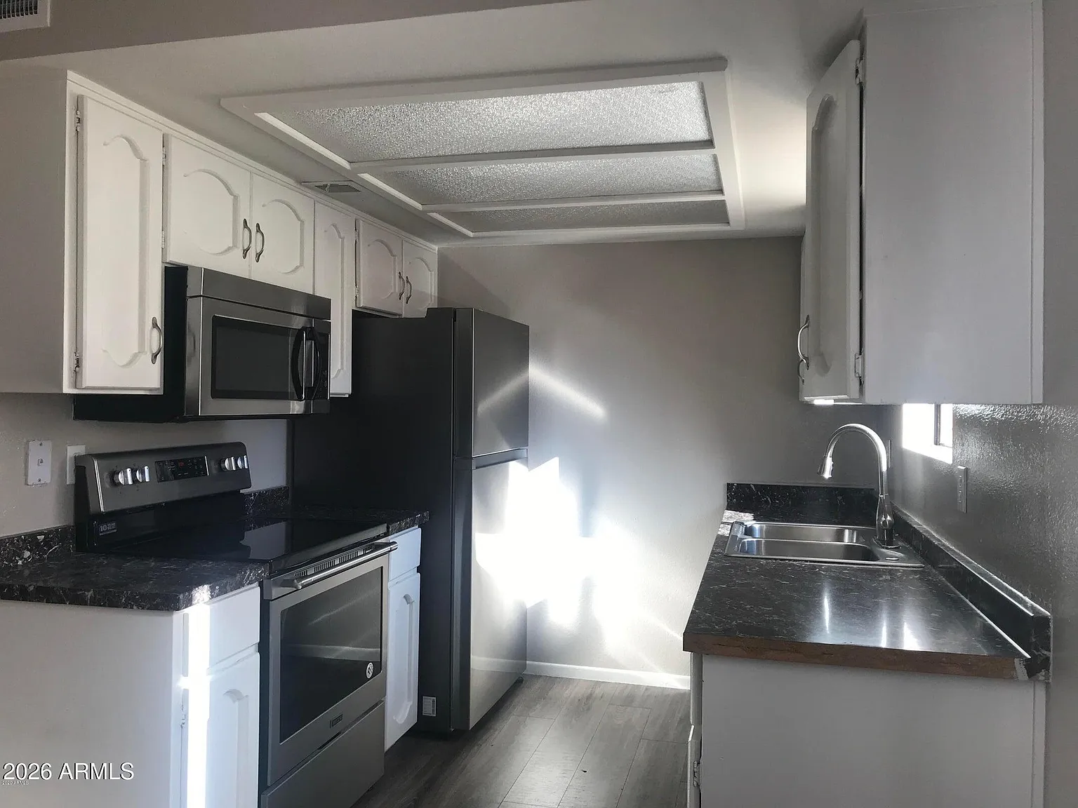 2 bed, 2.0 bath, 969 sqft, $1,300 — Photo 3