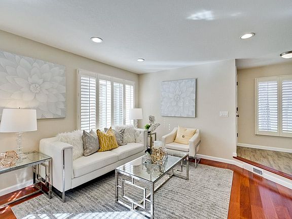 4th image of 121 Amber Oak Ct