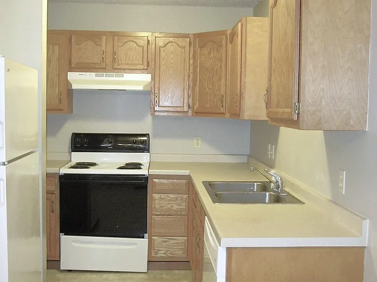 626 W 8th St — Photo 17