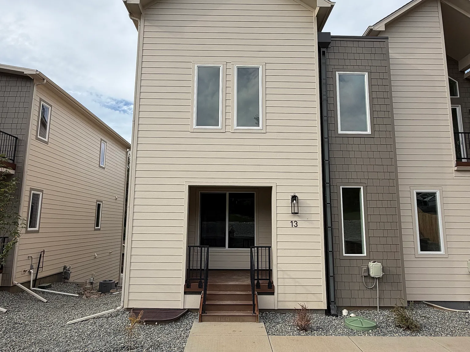 4 bed, 3.5 bath, 2282 sqft, $2,990 — Photo 3