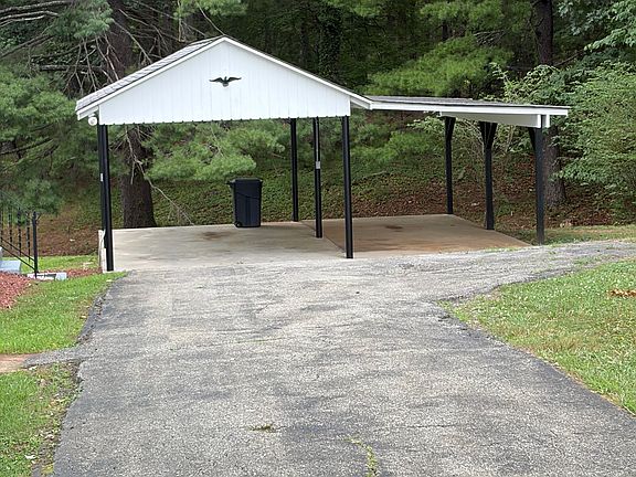 Carport with 2 parking spaces
