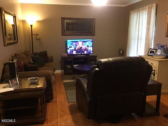 2nd image of 6213 Shelly Dr