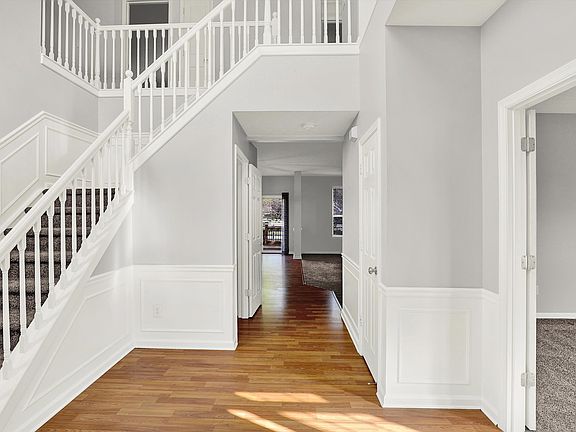 2nd image of 5704 Yorktown Rd