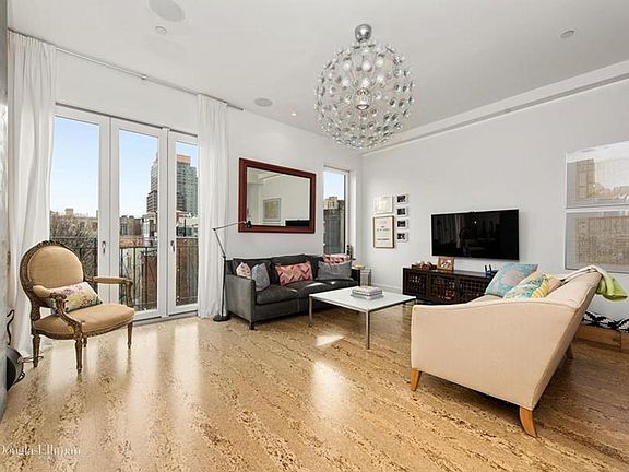 4th image of 208 Lenox Ave APT 3