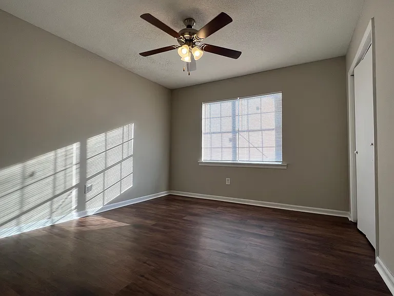 811 Robin Hood Trl — Photo 6