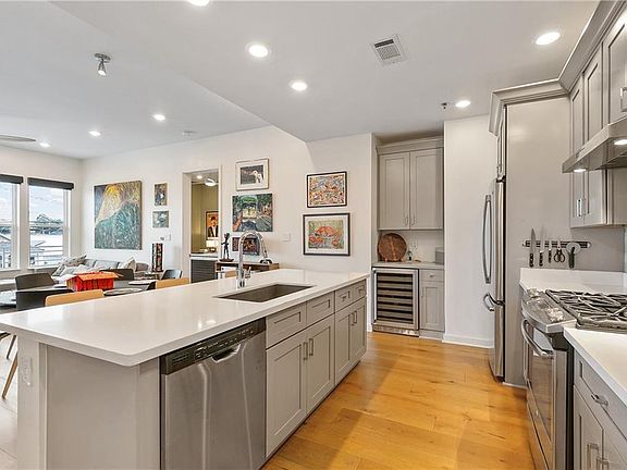 3rd image of 8616 Oak St Unit 203