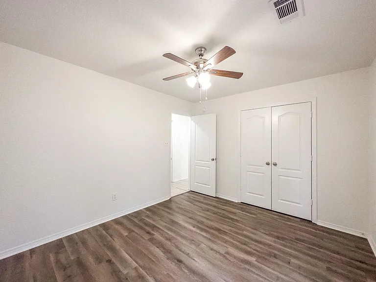 429 E El Paso St — Photo 14