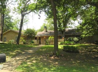 221 Creekwood Dr, Lancaster, TX 75146