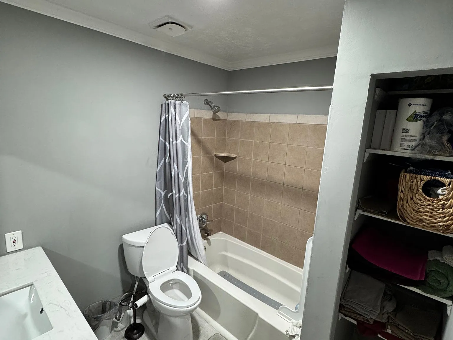 1 BD/1 BA - Private Room for Rent in Townhome — Photo 3