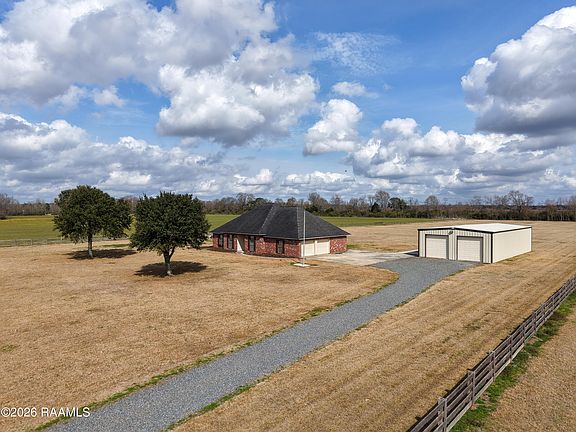 3rd image of 326 Durousseau Rd