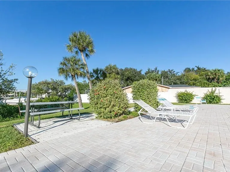 5245 Amulet Dr — Photo 24