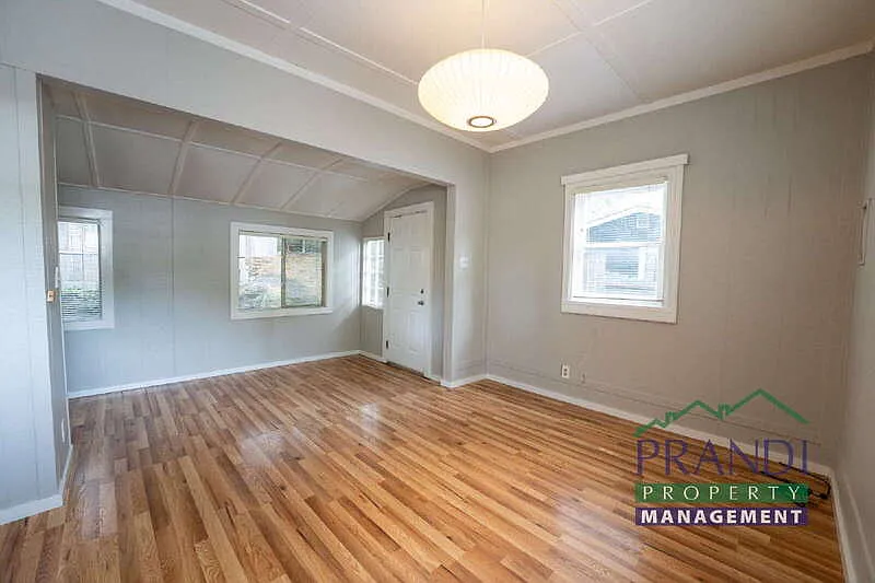 1 bed, 1.0 bath, 450 sqft, $2,350 — Photo 3