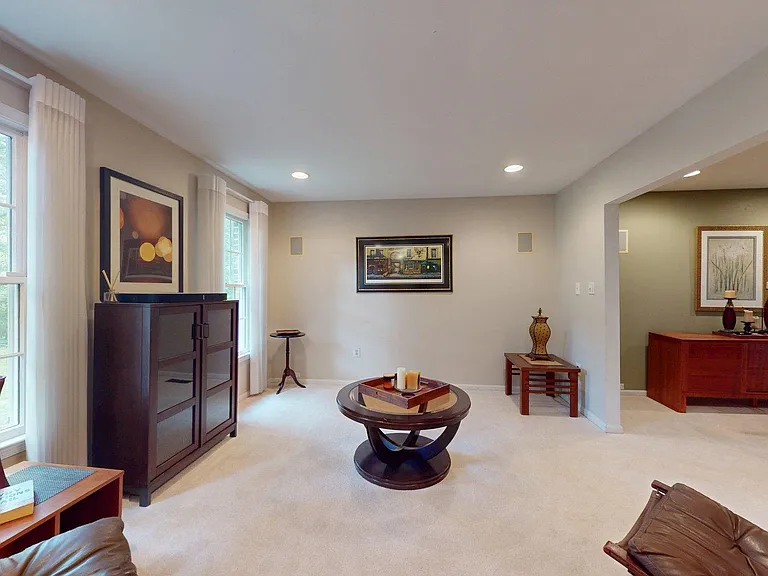 5803 Hall St — Photo 4