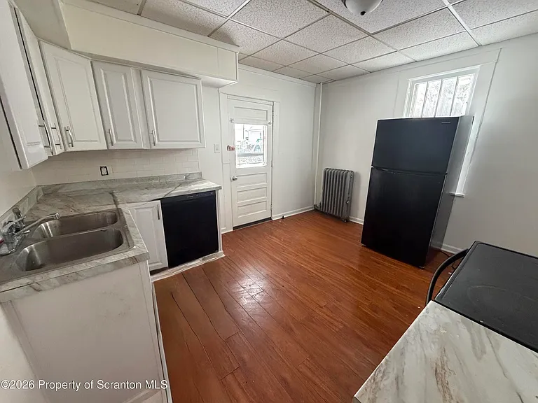 202 William St — Photo 7