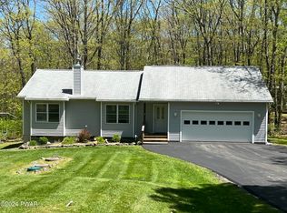 225 Mountain View Dr, Lords Valley, PA 18428