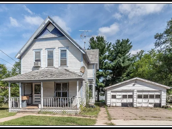208 W Sumner St, Weyauwega, WI 54983