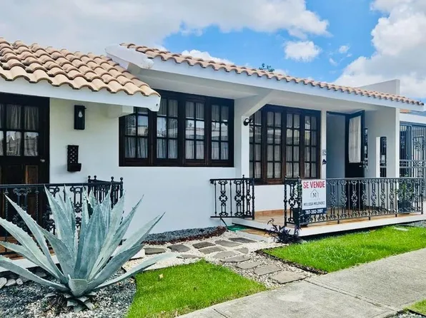 Calle 6a Victor Bragger #B2, Guaynabo, PR 00966