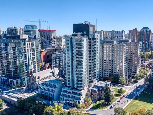 428 Sparks St #1902, Ottawa, ON K1R 0B3