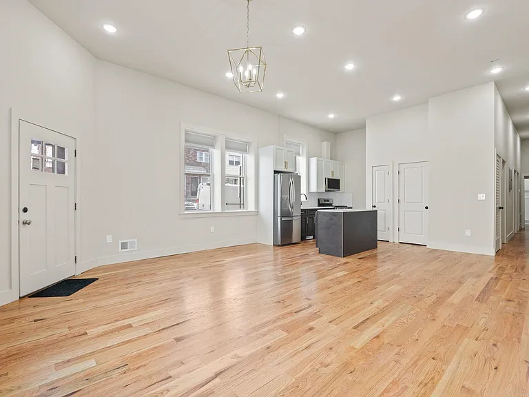 150 W Side Ave #1 — Photo 1