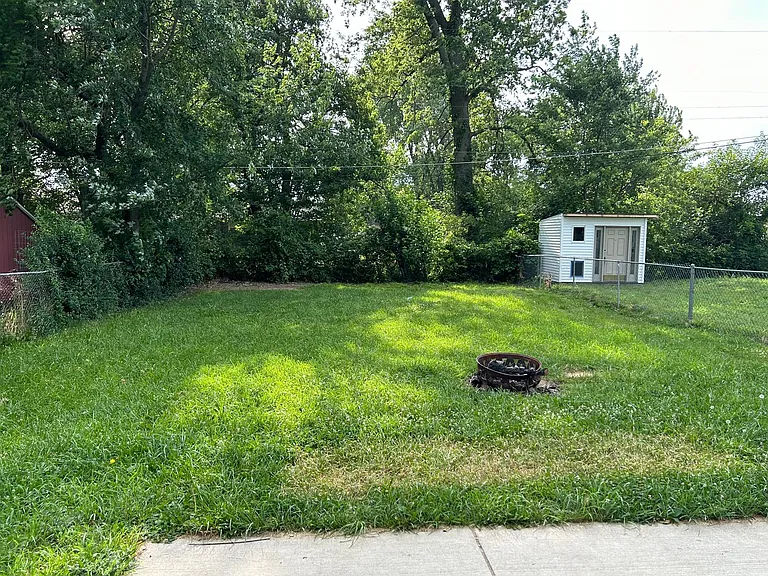 1220 Lincoln St — Photo 2