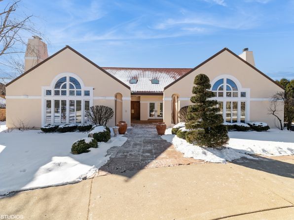 8170 Lake Ridge Dr, Burr Ridge, IL 60527
