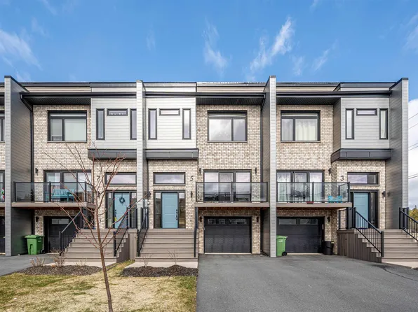 5 Trekker Dr, Bedford, NS B4B 2K8
