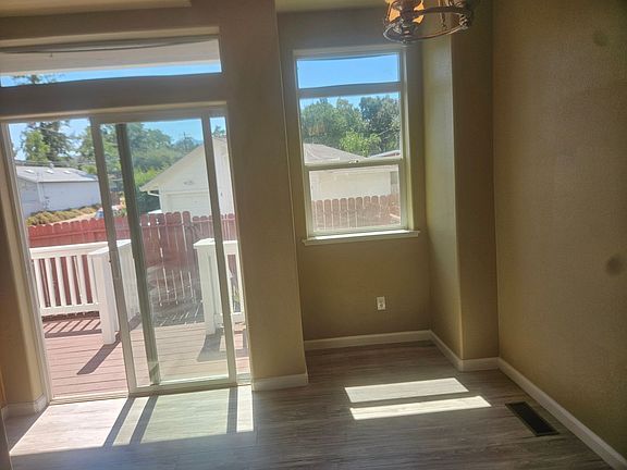 5th image of 15821 Wardlaw St #21034-6