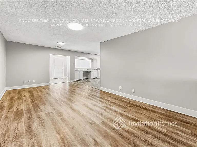 11219 N 41st Ave — Photo 7
