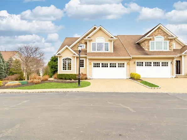 44 Michael Roberts Court, Pearl River, NY 10965